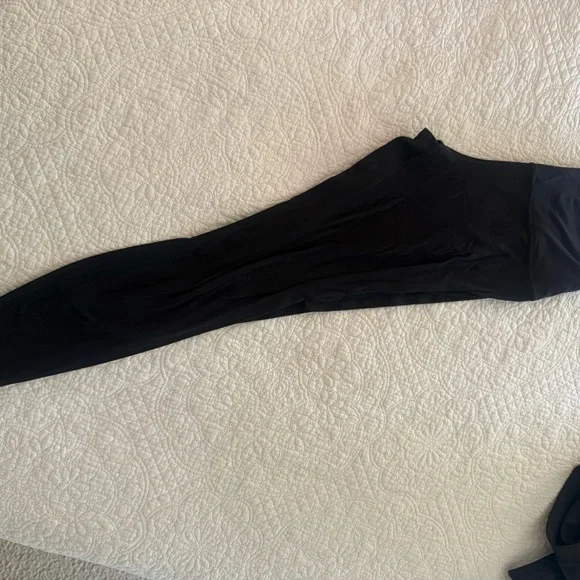 lululemon athletica Black and Red Leggings - Picture 2 of 8